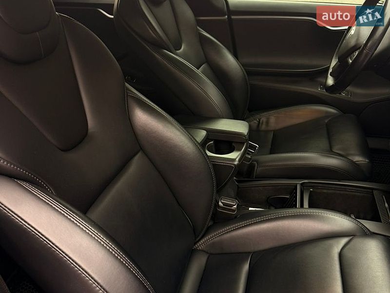 Лифтбек Tesla Model S 2019 в Кривом Роге