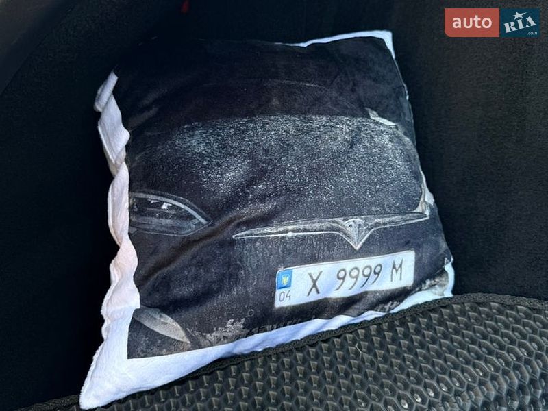 Лифтбек Tesla Model S 2019 в Кривом Роге