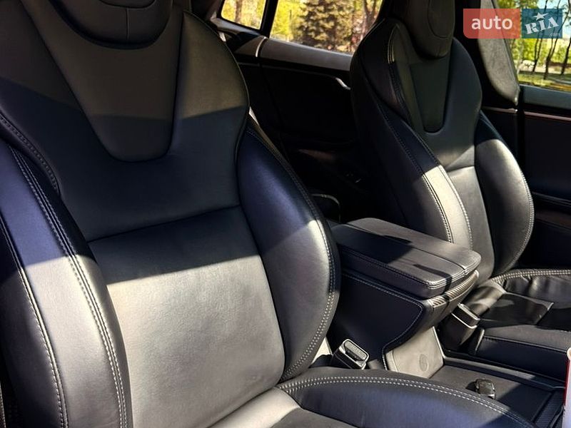 Лифтбек Tesla Model S 2019 в Кривом Роге