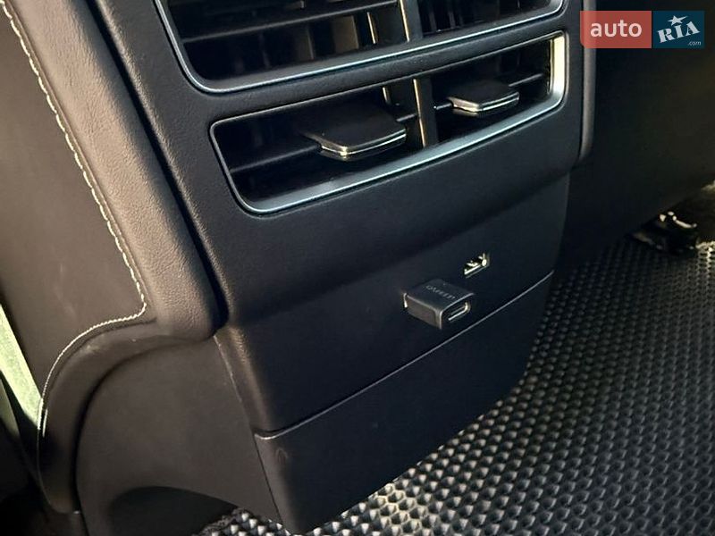 Лифтбек Tesla Model S 2019 в Кривом Роге