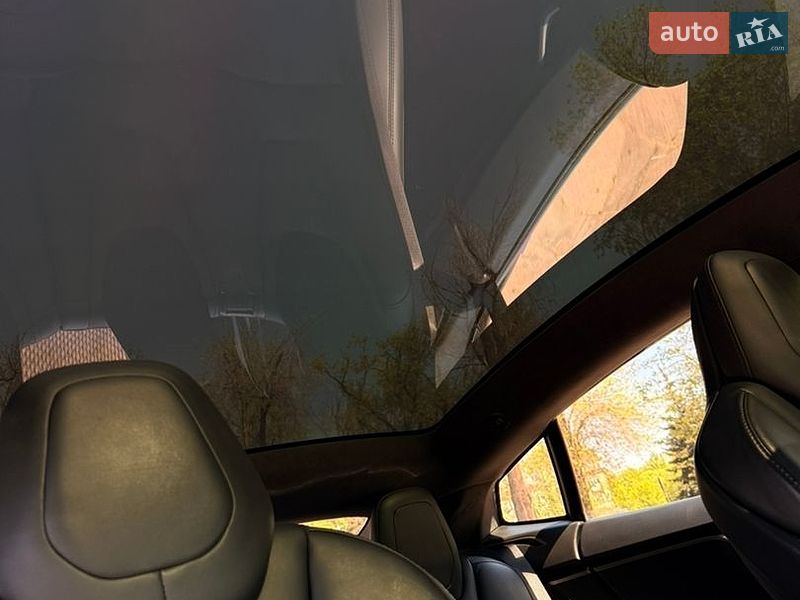 Лифтбек Tesla Model S 2019 в Кривом Роге