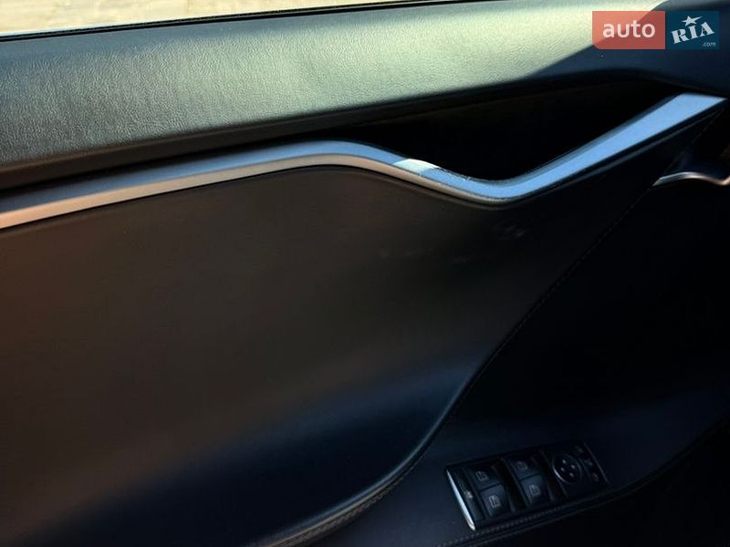 Лифтбек Tesla Model S 2019 в Кривом Роге