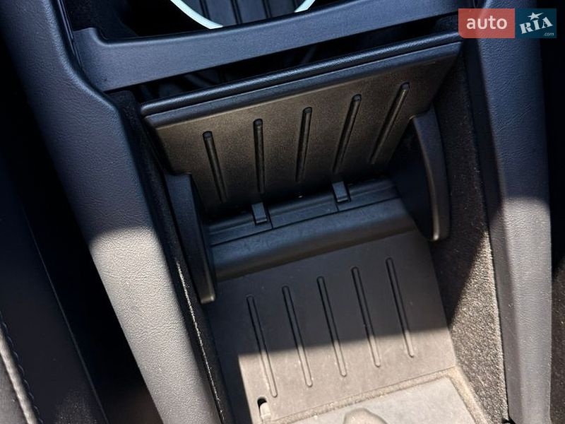Лифтбек Tesla Model S 2019 в Кривом Роге