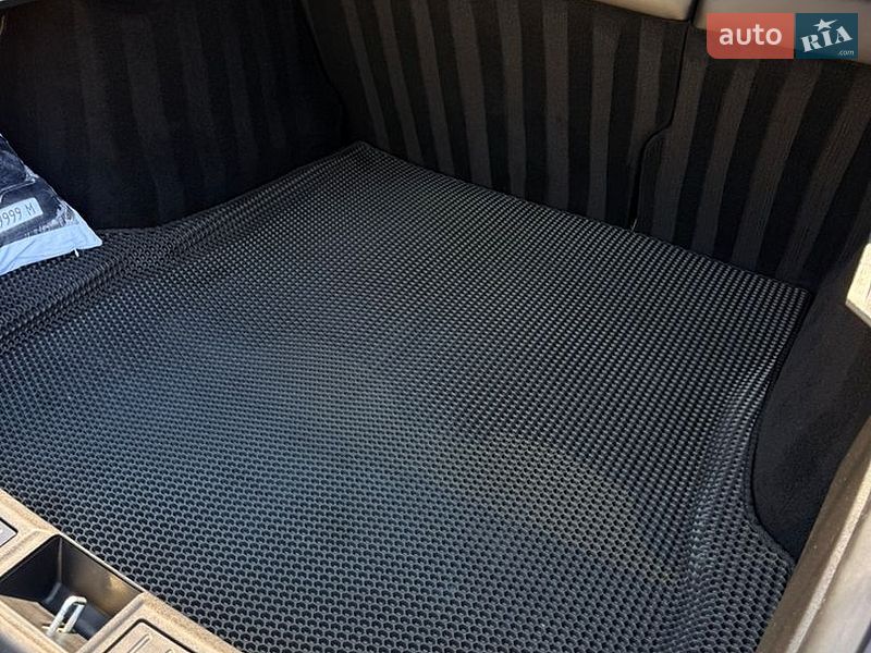 Лифтбек Tesla Model S 2019 в Кривом Роге