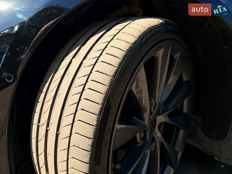 Лифтбек Tesla Model S 2019 в Кривом Роге