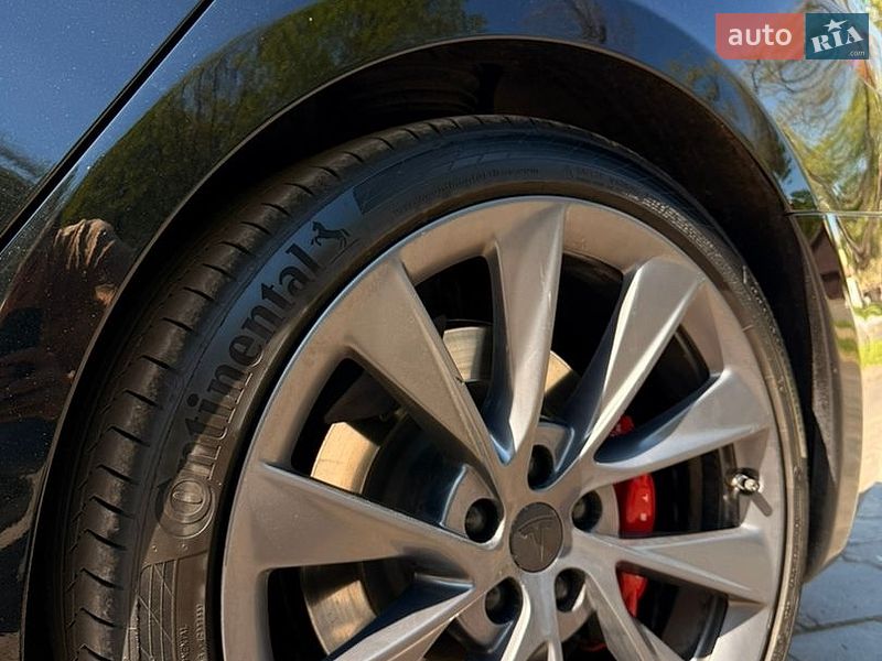 Лифтбек Tesla Model S 2019 в Кривом Роге
