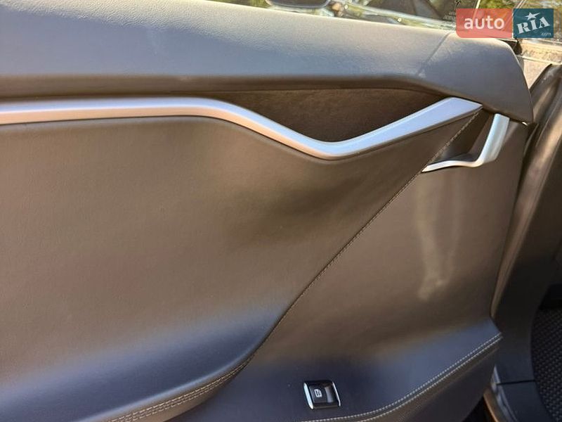 Лифтбек Tesla Model S 2019 в Кривом Роге
