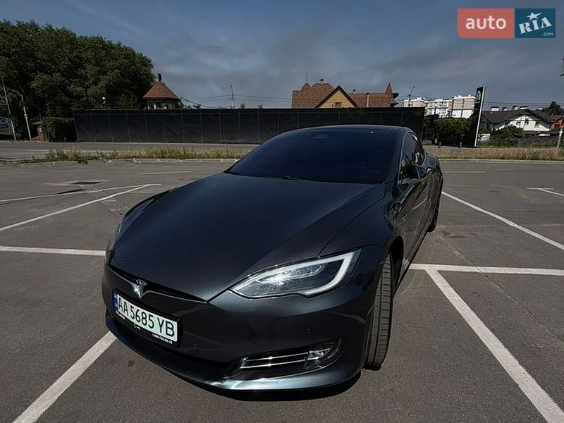 Ліфтбек Tesla Model S 2017 в Києві