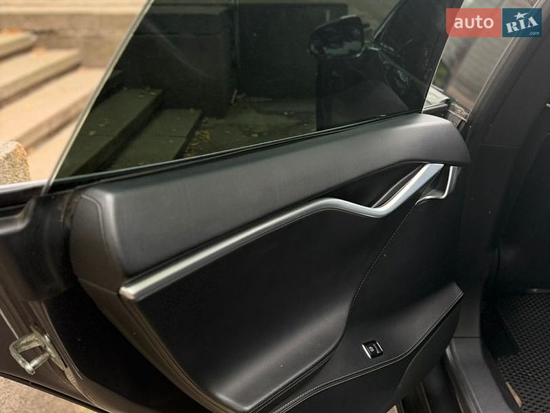 Ліфтбек Tesla Model S 2017 в Києві