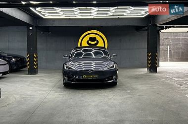 Ліфтбек Tesla Model S 2020 в Чернівцях
