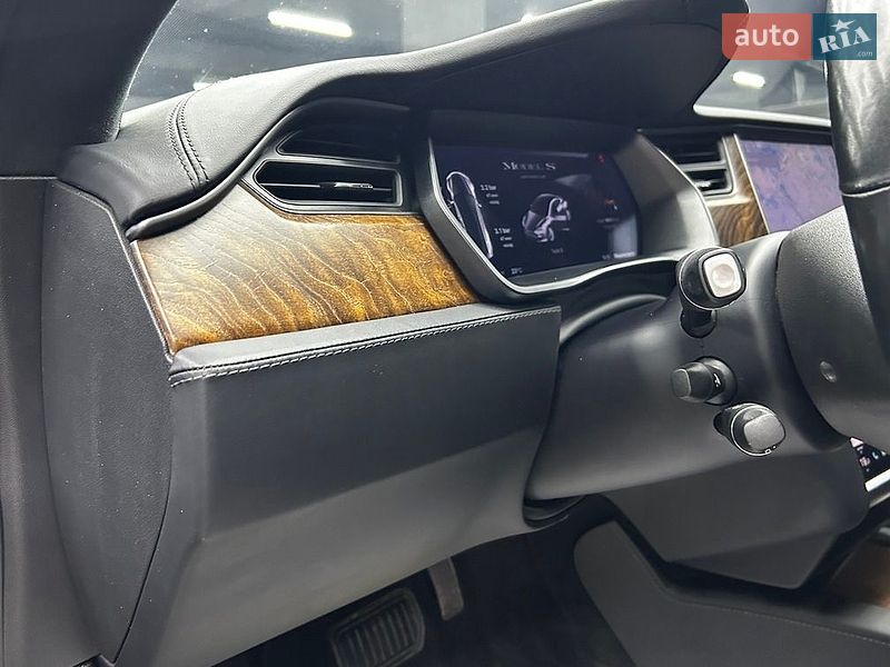 Ліфтбек Tesla Model S 2020 в Чернівцях
