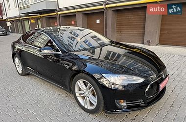 Лифтбек Tesla Model S 2015 в Ивано-Франковске
