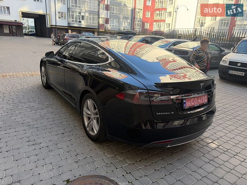 Лифтбек Tesla Model S 2015 в Ивано-Франковске