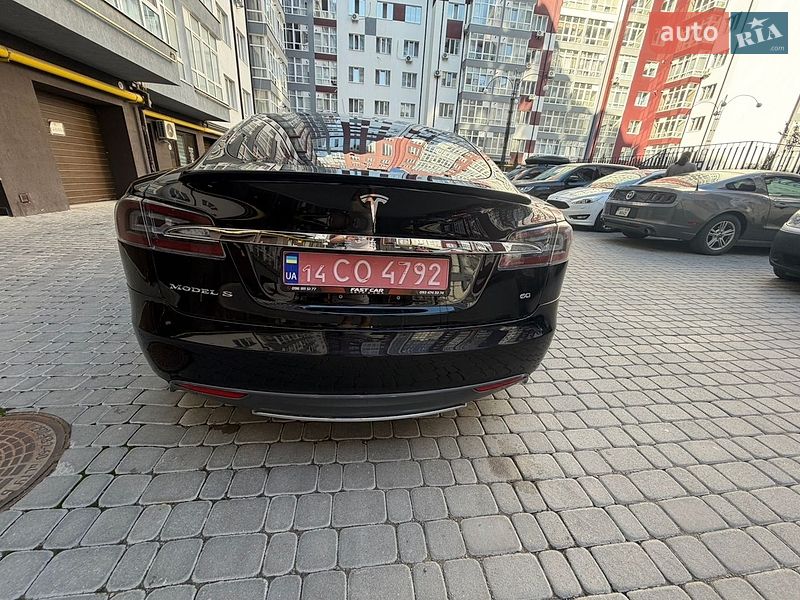 Лифтбек Tesla Model S 2015 в Ивано-Франковске
