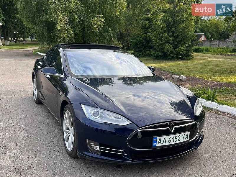 Ліфтбек Tesla Model S 2014 в Полтаві