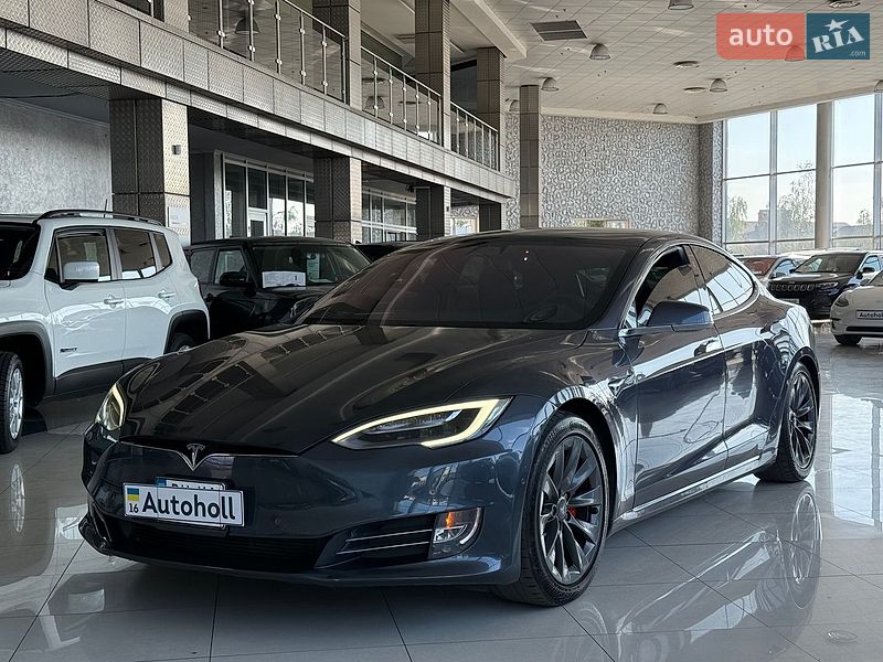 Tesla Model S 2019