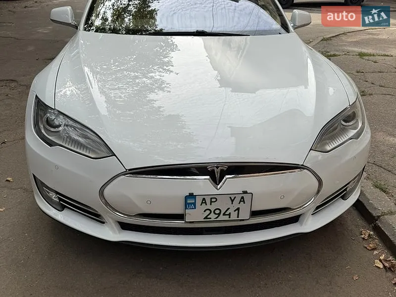 Tesla Model S 2014