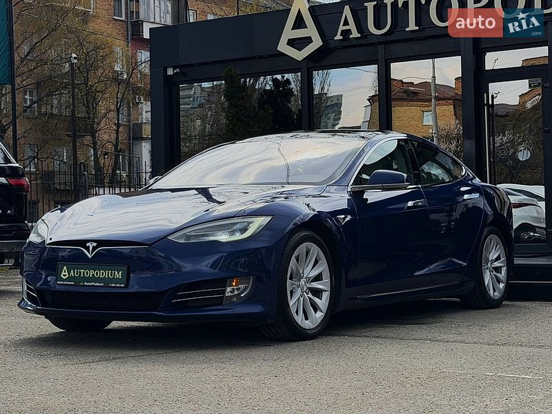 Лифтбек Tesla Model S 2018 в Киеве