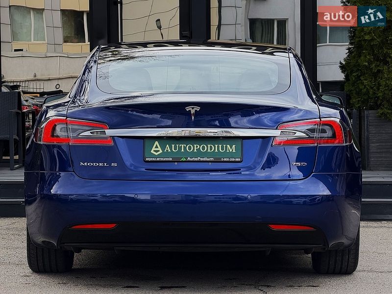 Лифтбек Tesla Model S 2018 в Киеве