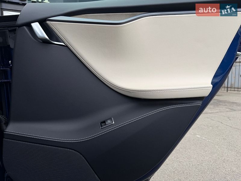 Лифтбек Tesla Model S 2018 в Киеве