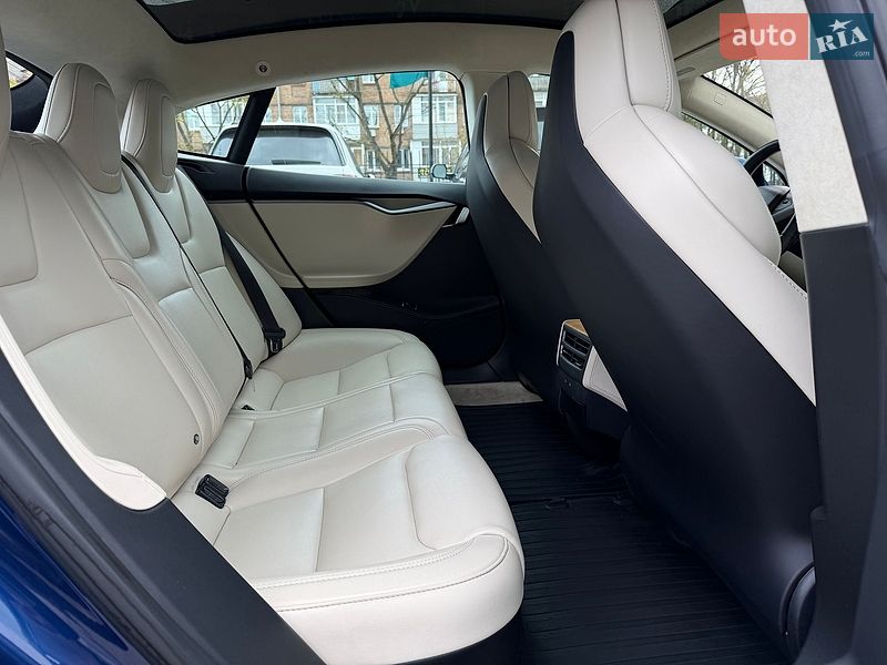 Лифтбек Tesla Model S 2018 в Киеве