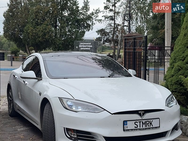 Ліфтбек Tesla Model S 2016 в Коломиї