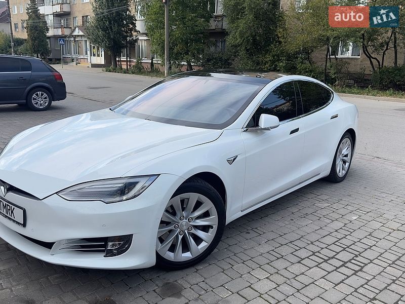 Ліфтбек Tesla Model S 2016 в Коломиї