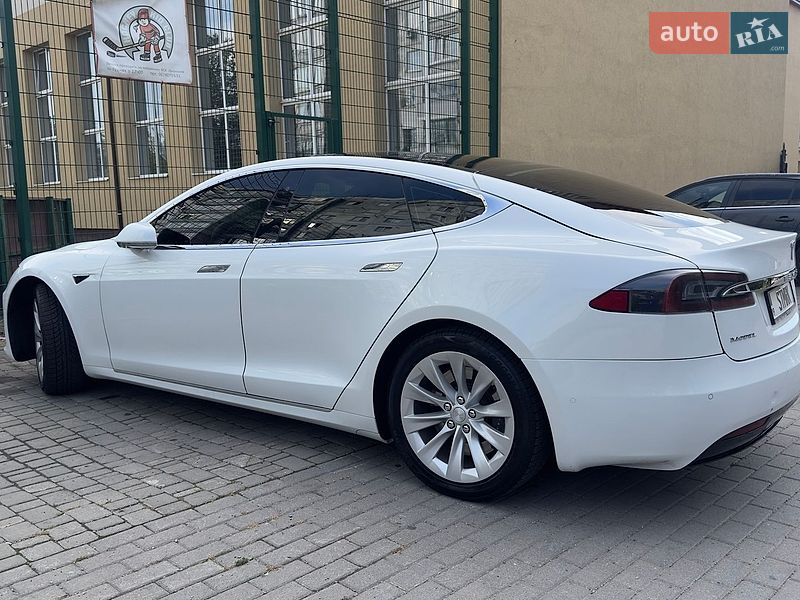 Ліфтбек Tesla Model S 2016 в Коломиї