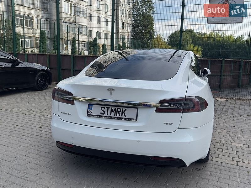 Ліфтбек Tesla Model S 2016 в Коломиї