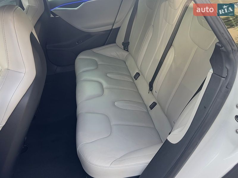 Ліфтбек Tesla Model S 2016 в Коломиї