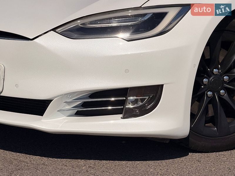 Лифтбек Tesla Model S 2016 в Кривом Роге