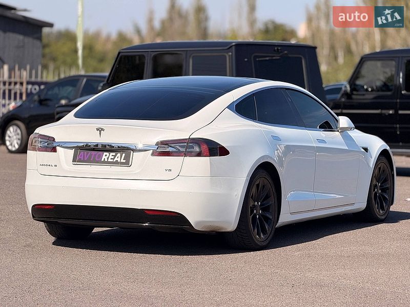 Лифтбек Tesla Model S 2016 в Кривом Роге
