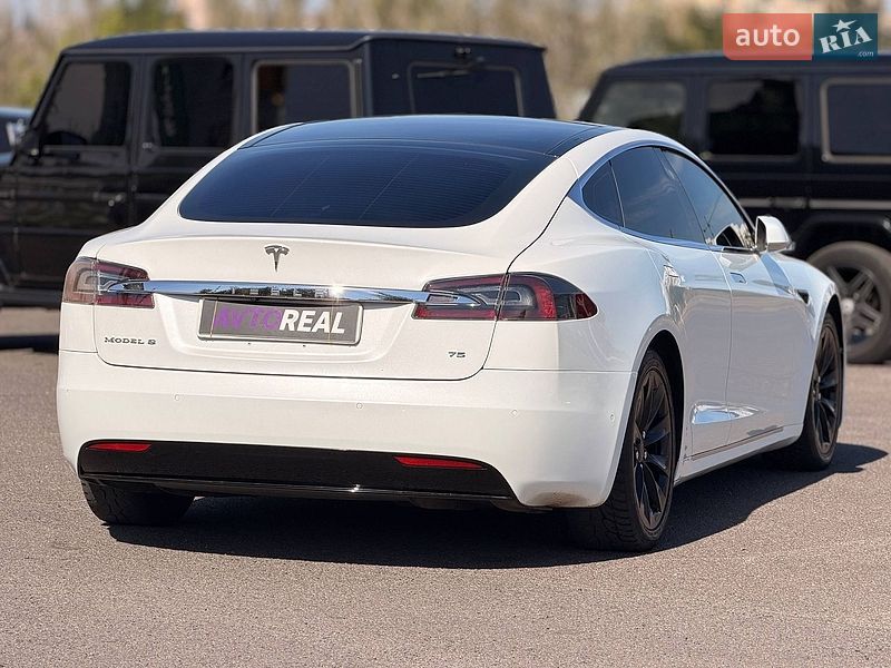 Лифтбек Tesla Model S 2016 в Кривом Роге
