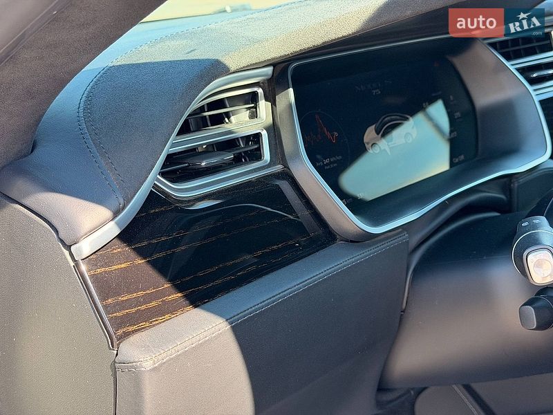 Лифтбек Tesla Model S 2016 в Кривом Роге