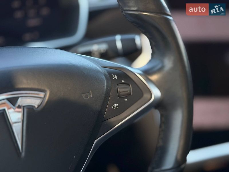 Лифтбек Tesla Model S 2016 в Кривом Роге