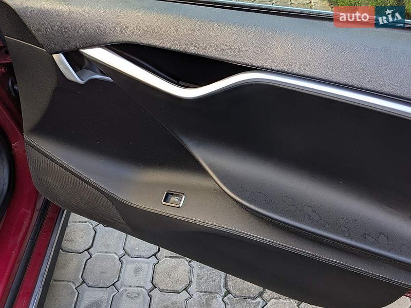 Ліфтбек Tesla Model S 2014 в Ковелі