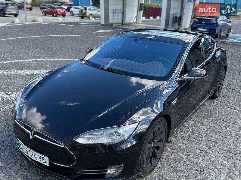 Ліфтбек Tesla Model S 2016 в Києві