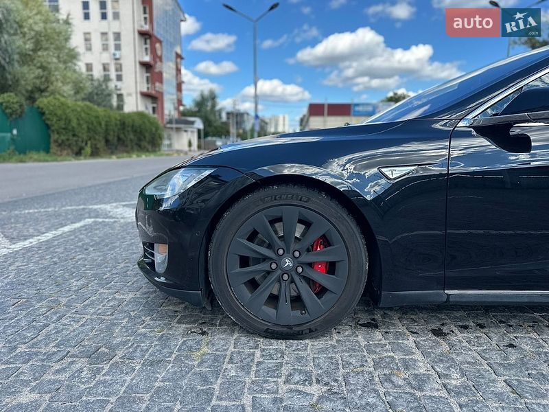 Ліфтбек Tesla Model S 2016 в Києві