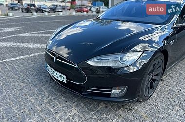 Ліфтбек Tesla Model S 2016 в Києві