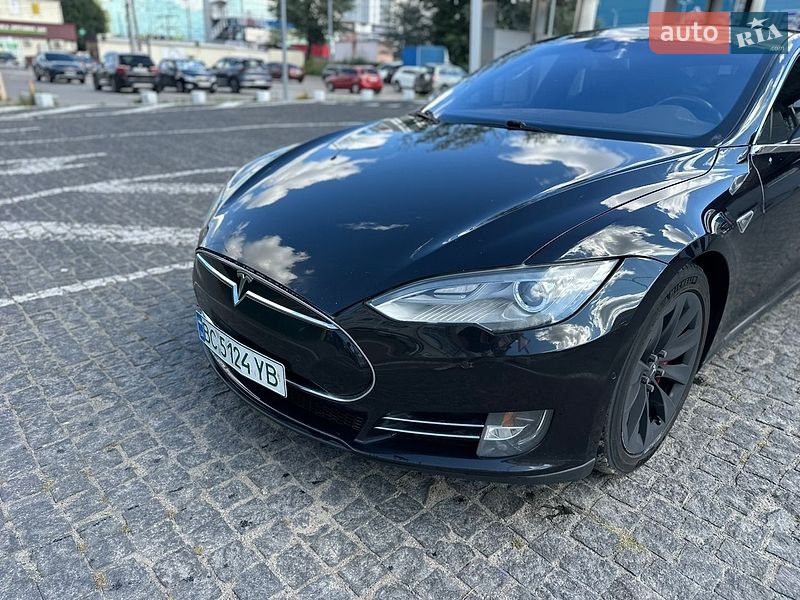 Ліфтбек Tesla Model S 2016 в Києві