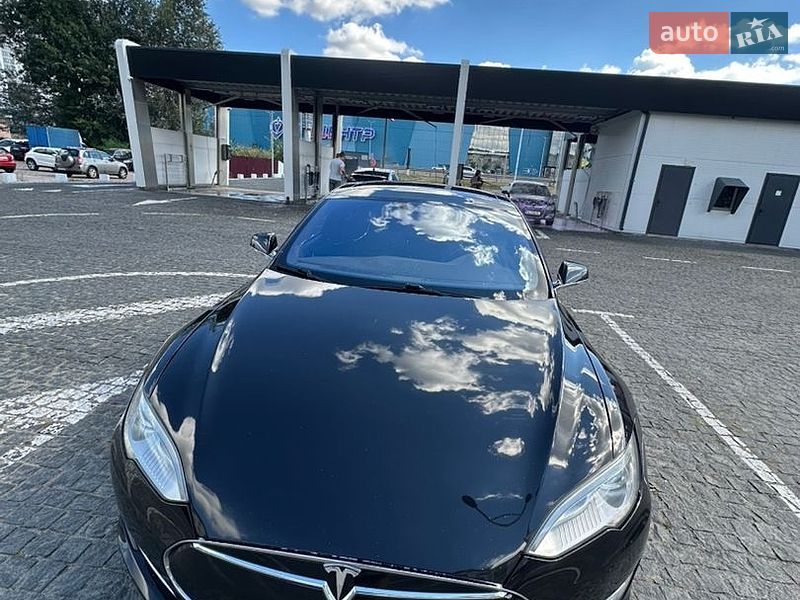 Лифтбек Tesla Model S 2016 в Киеве