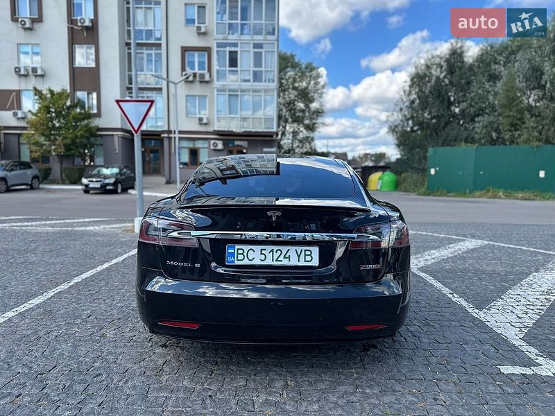 Ліфтбек Tesla Model S 2016 в Києві
