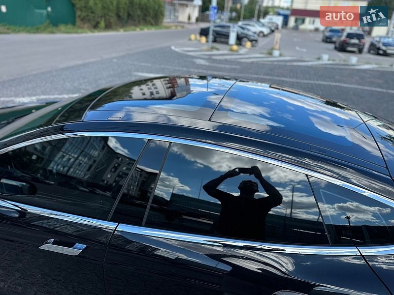 Ліфтбек Tesla Model S 2016 в Києві