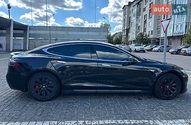 Ліфтбек Tesla Model S 2016 в Києві