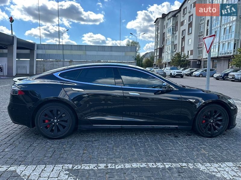 Ліфтбек Tesla Model S 2016 в Києві