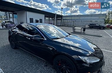 Лифтбек Tesla Model S 2016 в Киеве