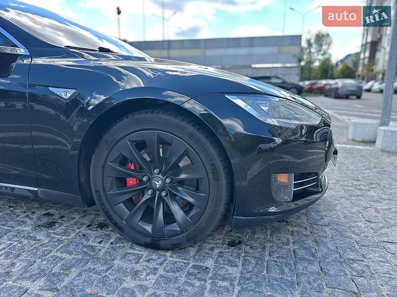 Ліфтбек Tesla Model S 2016 в Києві