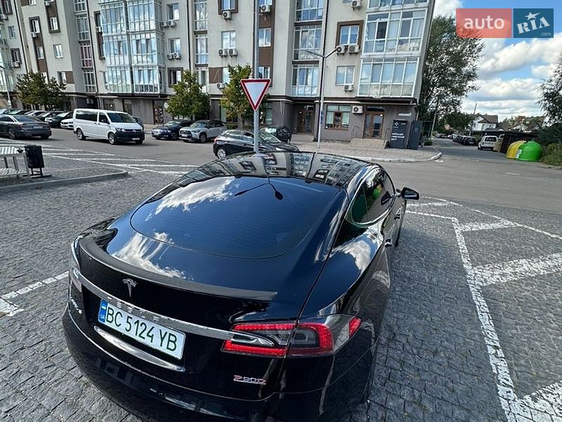 Ліфтбек Tesla Model S 2016 в Києві