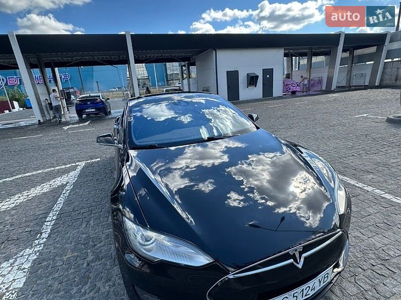 Ліфтбек Tesla Model S 2016 в Києві