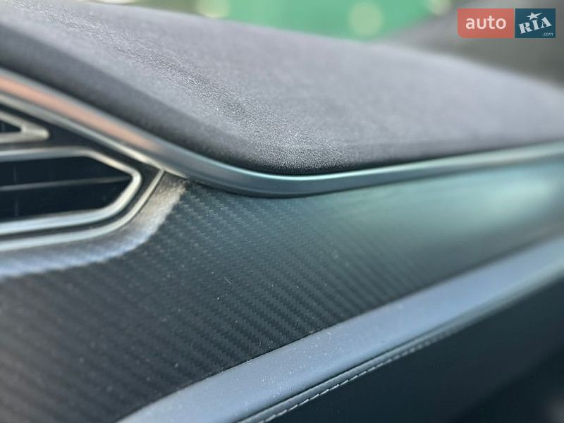 Лифтбек Tesla Model S 2016 в Киеве